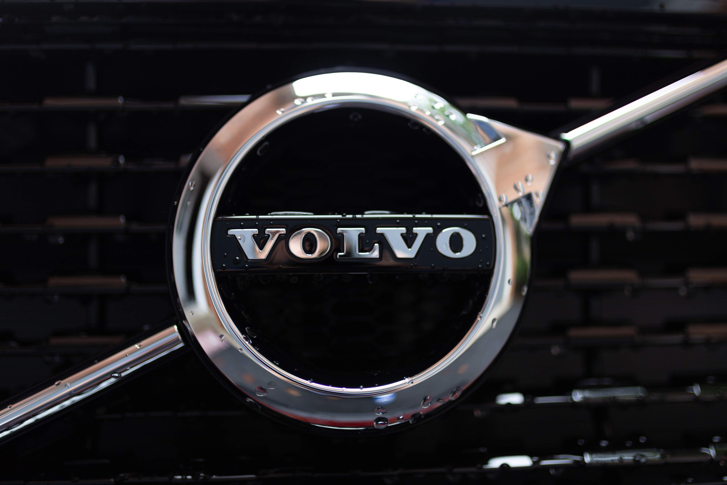 You are currently viewing Volvo Trucks Brings Electricity On The Road! Introducing the Volvo VNR
