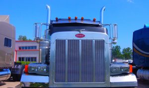 Read more about the article Twelve Thousand Truckers Quit Canada Because of Vaccine Mandate